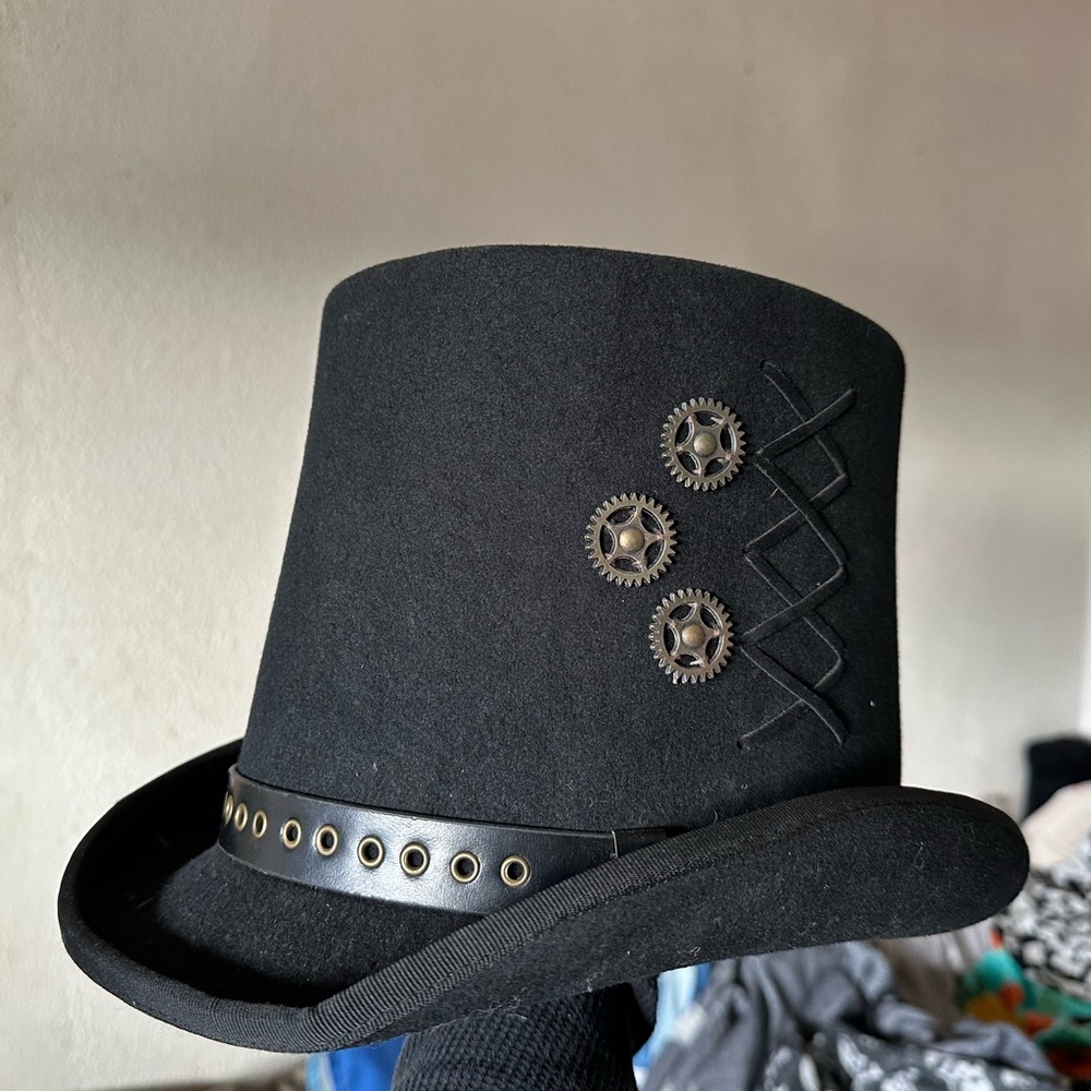 Epoch steampunk top hat.